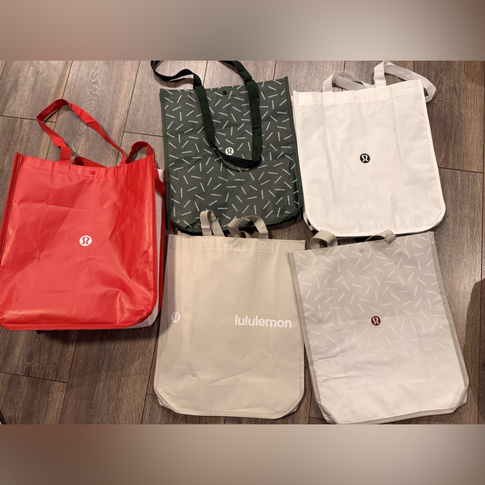 Lululemon shoppers tote bags all large size